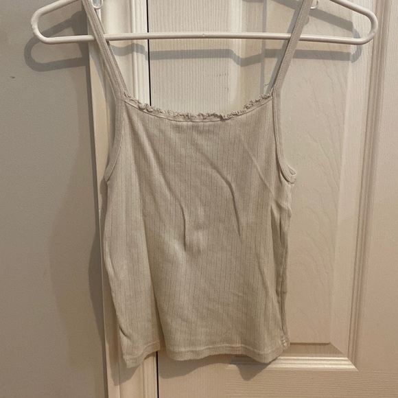 Brandy melville ruffled neckline tank - Picture 1 of 2